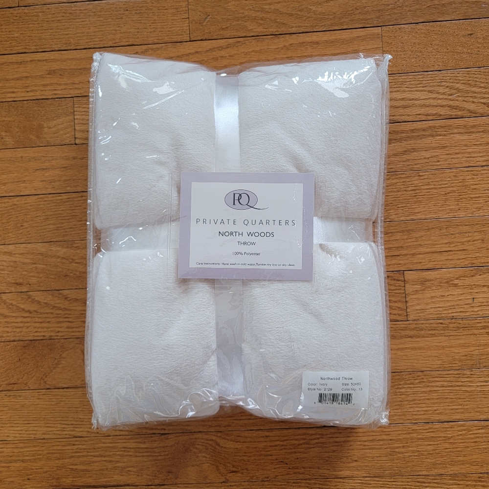 NWT Private Quarters North Woods Ivory Throw Size: 50 X 60